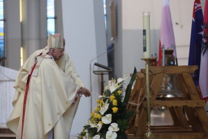 arcybiskup jędraszewski uruchamia dzwon